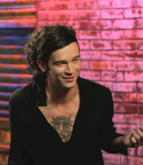 the1975-uk-to-usa:newneattshirt:the many faces of matty healy in just one interview Frowny face is m