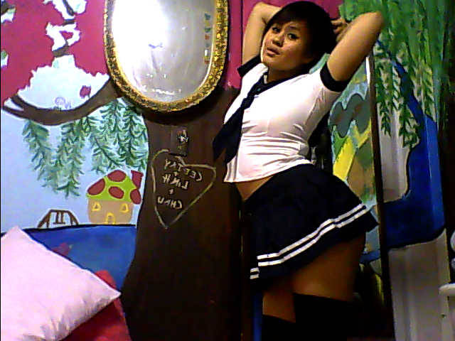 tinyasianschoolgirl:  bout it