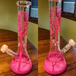 potheadgirlfriend:  bongtokingprincess:  halfstepaway:  ladyabigale:  kid4nothing:  this-is-all-temporary:  kawaiiganjakween:  My new piece ‘Willow’ 😍  😍😍  It’s so beautiful  Damn 😶  holy shit!!! 😍😍😍✨✨✨  I love this bong