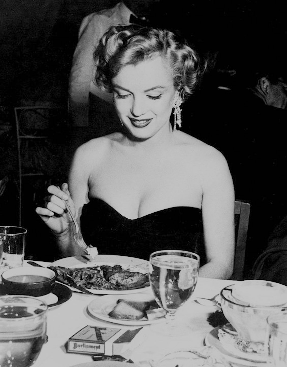 Marilyn Monroe Photo: Marilyn Monroe at restaurant Ciro's-1951 in 2023