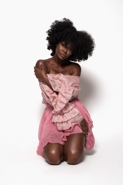 rock-my-boatey: Dusty Rose IG: @afro_child Photographer: @islandboiphotography