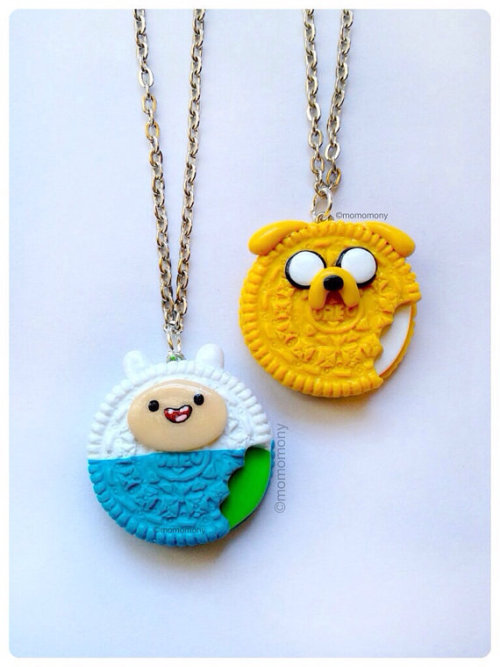 albotas:  ADVENTURE TIME OREO NECKLACESThese super adorable and super random necklaces of Adventure Time characters as Oreo cookies are the handy work of Etsy seller Mo-Mo Money. You can get a pair of Finn and Jake necklaces BFF style for ฝ or a lonely
