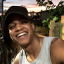 Eu sou aquela que está sempre sorrindo, falando besteira e fazendo os outros rirem.