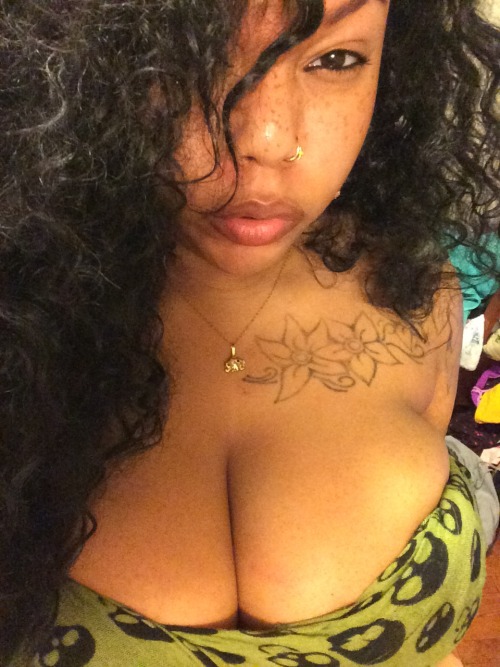 alldaysexxxy:  theblvcksapiosexual:  🍀💀  Gorgeous