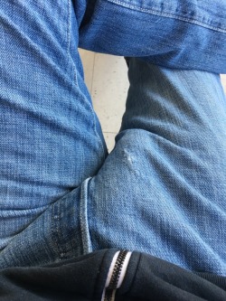 brantbluebulge:  Waiting on my car in the lobby of the mechanic shop