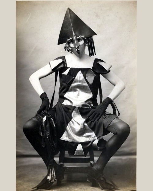 Marie Vassilieff, «Costume arlequine pour le bal Banal 1924, par Pierre Delbo.