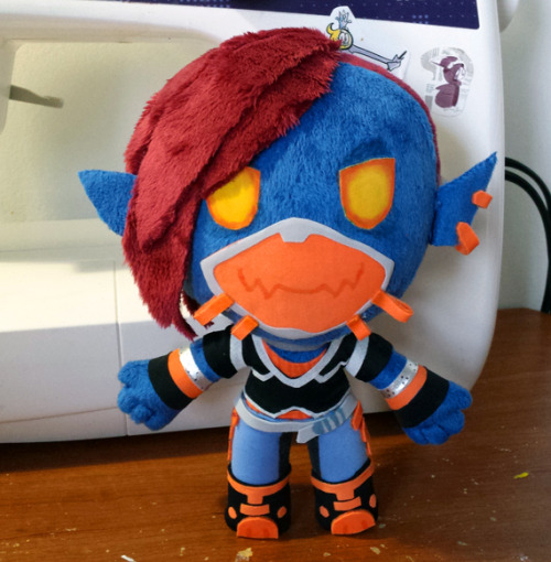 plushmayhem: Hey guys! It’s time for an updated commission post!I’m Tiff, a self employed artist liv