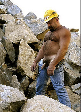 bear-piss: Bears &amp; Piss @ Bearpiss.com Find our members at Bearpiss.com