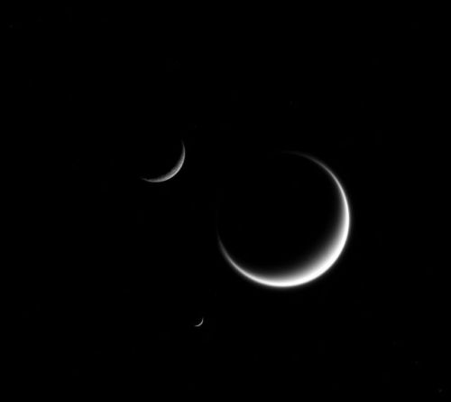 the-telescope-times: starwalkapp:Triple Crescents go.nasa.gov/2eYCxAL Titan, Mimas, and Rhea