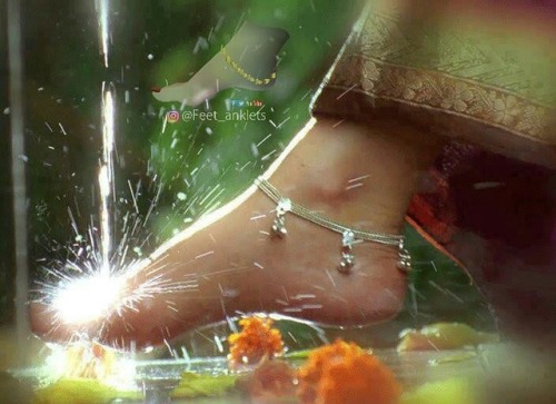 Beautiful snap of curved Feet with Silver Anklets ❤❤ #feet #movie #filmphotography #photography (at