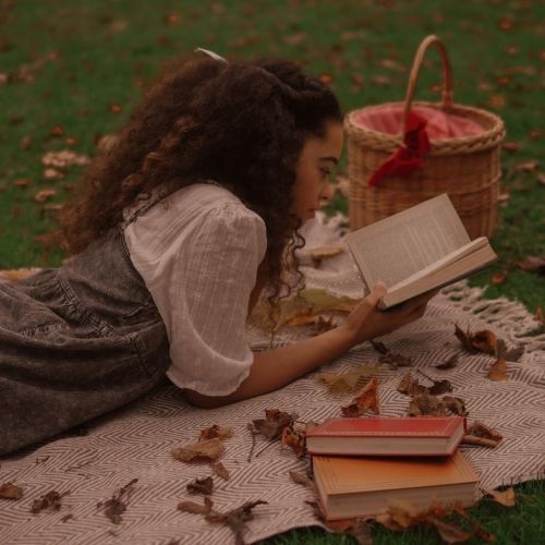 browngyalwriting:“She read books as one would breathe air, to fill up and live.” ― Annie DillardPhot