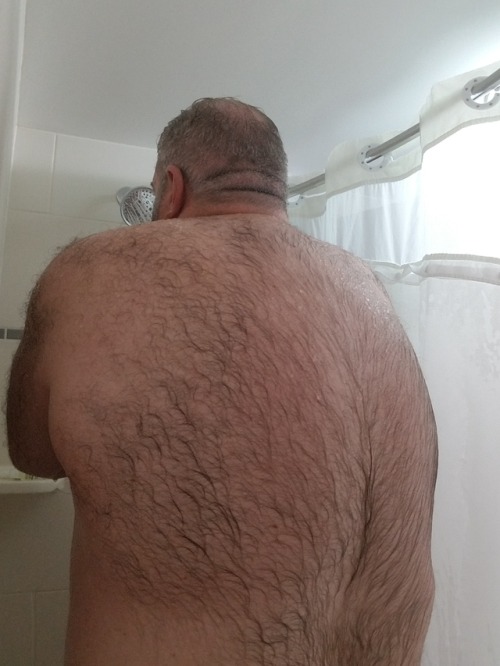 silverbadbear: activeapp: beartec: Wet Wednesday Front and Back!!!Gorgeous daddy bear