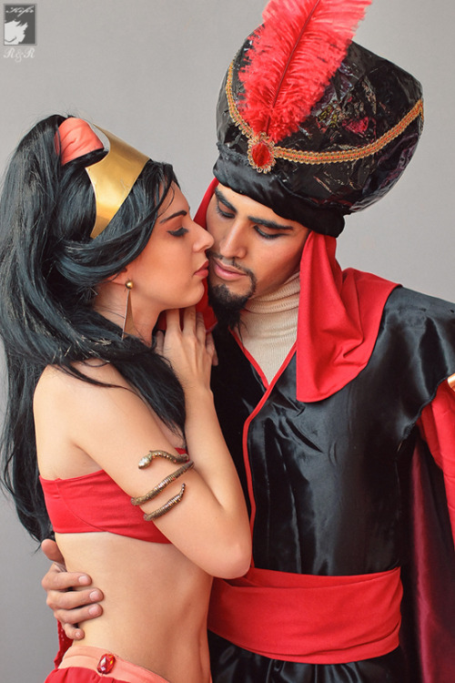 dreamcosplays:  Jasmine: http://rei-doll.deviantart.com Jafar: link Photo: link