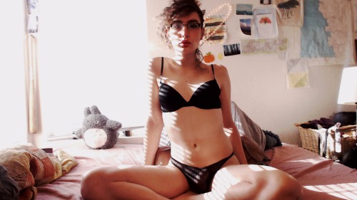 xartemisiax:  ᕦ( ̿ ﹏ ̿ )ᕤlive @ http://tinyurl.com/xartemisiax  😛😍😍😍😍😍😍😍😍😍