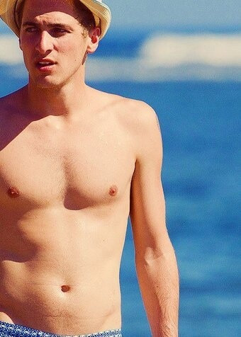 male-celebs-naked:  Kendall Schmidt 1See more here