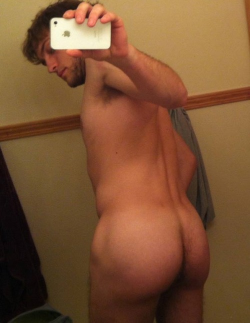 Nude college guy selfie