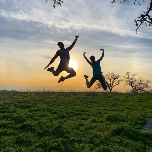 Catchin&rsquo; clean air . #fitness #fit #naturalbodybuilding #bodybuilding #sunset #jumpshot #h