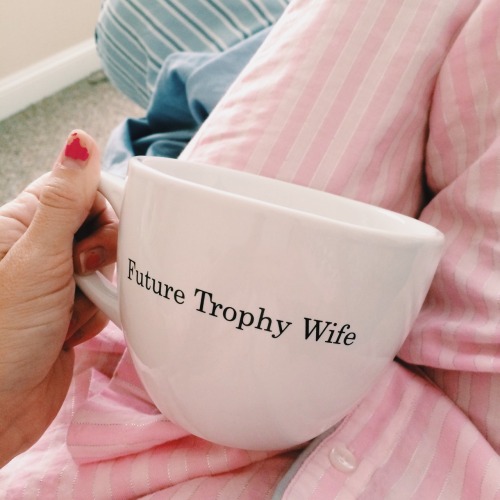 wannabeyourtrophywife: thenewenglandscholar: Future trophy wife with a career and an emphasis in win