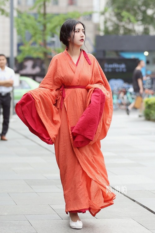 ziseviolet: Traditional Chinese Hanfu Street Fashion  Influenced by the hanfu revival movement,