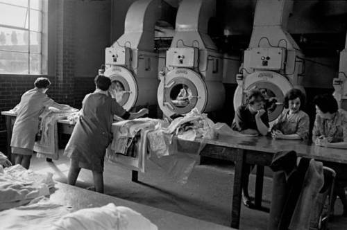 scavengedluxury:Municipal wash house, Salford, 1970. Nick Hedges. 