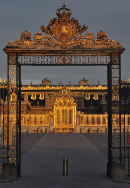 misterlemonzafterlife:  madamelesfressange:                                           Thresholds of Decadence1.  Hermitage Museum, Saint Petersburg2.  Kensington Palace, London3.  Schloss Philippsruhe, Hanau, Germany4.