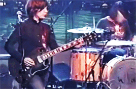 uptightcitizensbrigade:Carrie Brownstein + kicks#i wish she’d kick me in the face