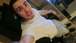 youtuberbulge:  Alfie deyes 😱