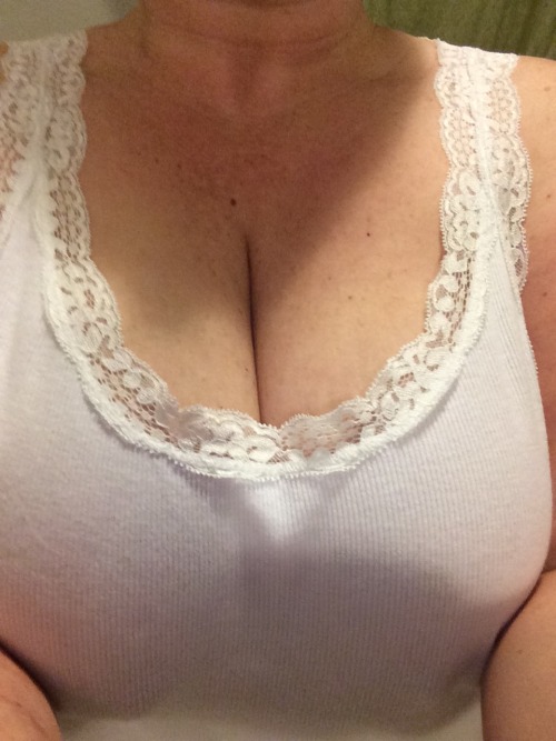 bustymama1014:  Morning Boobs…..