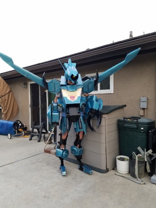 ninjatomomi:  July 8, 2017  WHIRL IS DONE (99%)!!! The last 1% are some last bit details that might not travel well and some cloth bits that I haven’t had time to do today (one of which is the anchor for the ankle covers so that they don’t twist like