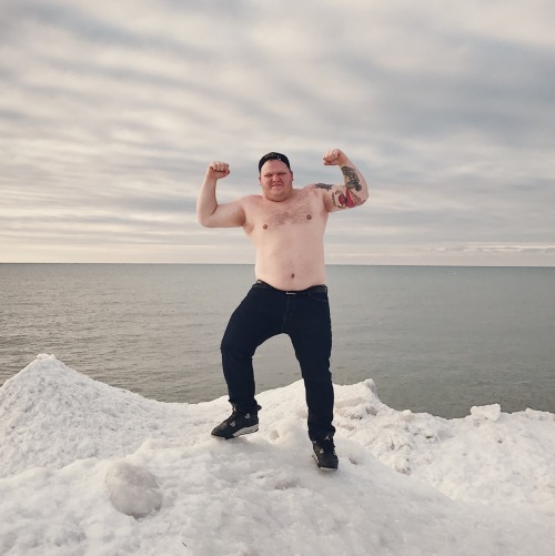 chubxlife: Well it’s been awhile! So here’s me shirtless on ice.