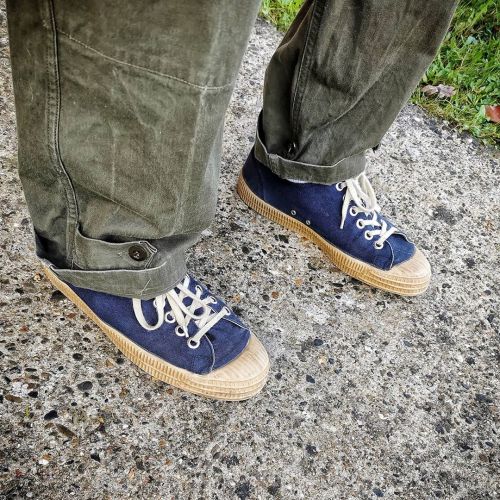 Vintage French military M47 pant and indigo novesta sneakers 