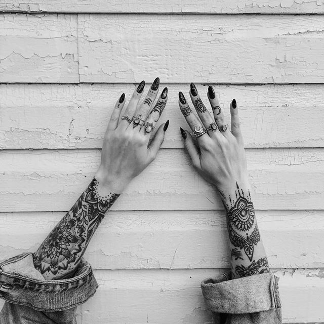 11 minimal black and white tattoos that are chic AF