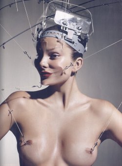 modelmeth:  Vogue Paris MINI-LIFTING MULTI-ZONE 28 by Mario Sorrenti featuring Eniko Mihalik