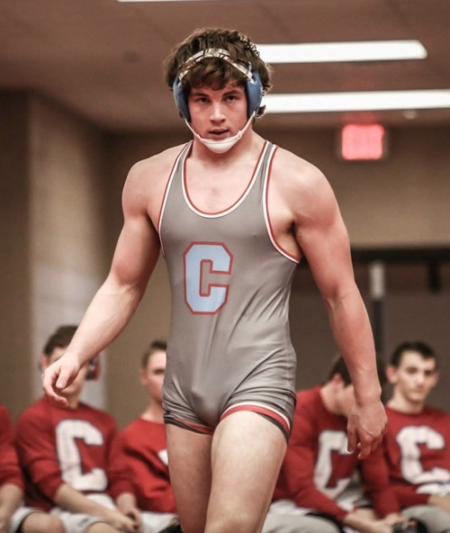thestrappedjock:  Sweat and muscles 