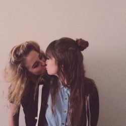 fuckyeah–lesbians:  lipstick-andlesbians:  idrathergoforgirls:  Meet girls near you!  X  **