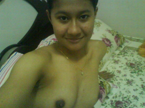 aryanrayqal:  abbynuratikah:  manjeanje:  Malay lover  Hyee..cute nyer awak..  Padu
