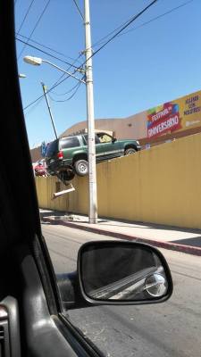 vanevanesoy:  el-muchacho-del-dorado:  Dale derecho hasta que tope la calle decian!  What a fuck 😱😂