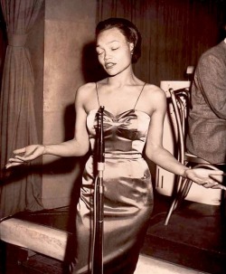 summers-in-hollywood:  Eartha Kitt performing at Ciro’s nightclub, early 1950s