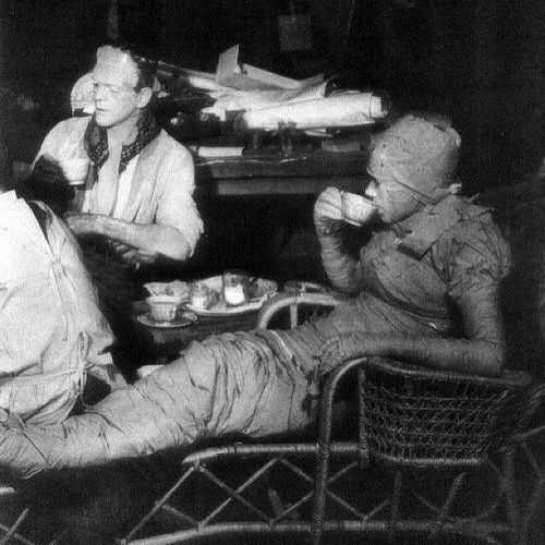 creaturesofnight:Boris Karloff  and Elsa Lanchester behind the scenes of  The Bride of Frankenstein 