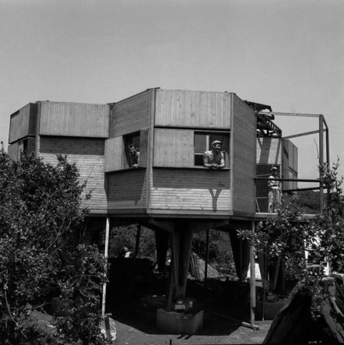 straccitemporanei: Vittorio Giorgini, Casa Esagono, 1957, Baratti (LI)  via: iconde