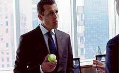 queenrafferty:  Harvey Specter + Eating
