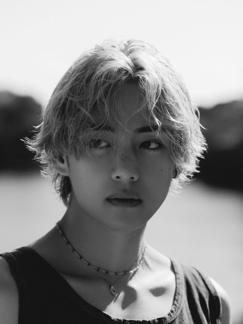 HE IS ABSOLUTELY GORGEOUS AAAHHHHHGDRHJDSFHJJFSE