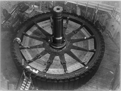 Construction of a generator for a battleship (USA, 1935).  The second photo is a bird&rsquo;s-eye vi