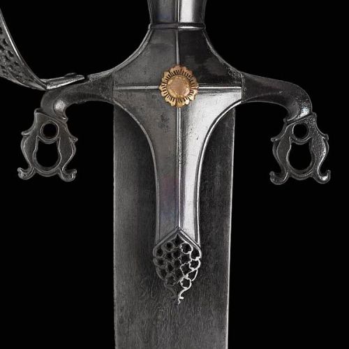 art-of-swords:Pulouar SwordDated: circa 1676 - 1725Culture: Indian/AfghanMedium: steel, goldMeasurem