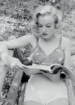 missmonroes:   Marilyn Monroe photographed by Ed Clark, 1950.  