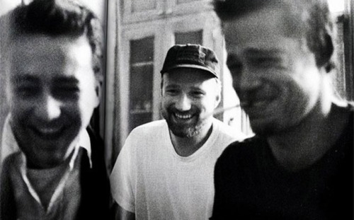 auteurstearoom:  Edward Norton, Director David Fincher and Brad Pitt on the set of Fight Club.