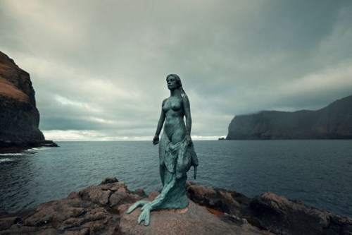 krinkshame:KópakonanSeal Woman or Selkie statueMikladalur, Faroe Islands 