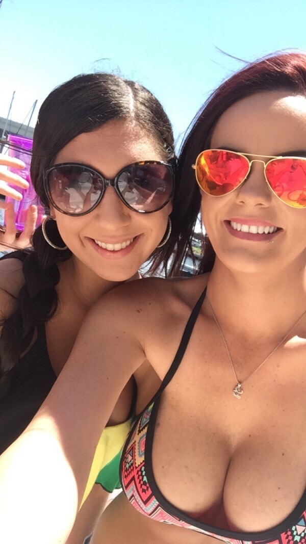 travelerofperfections:  Summer is always better with your BFF…