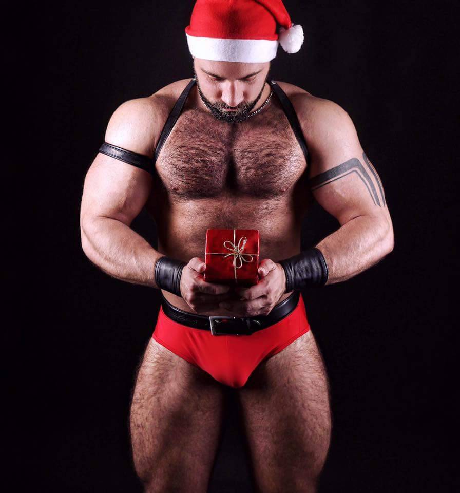 jimbibearfan:  All I want for Christmas…is him