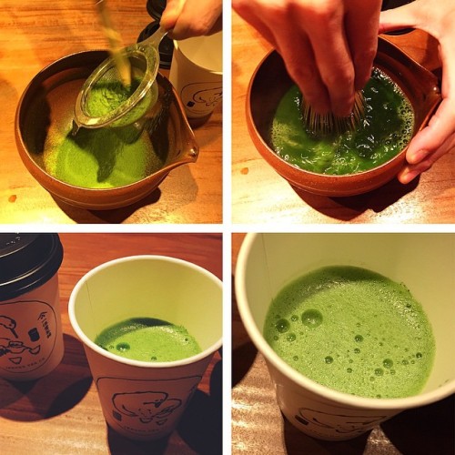 matchauk:Serious matcha green tea action at #ippodoTea #midtowneast #traditional #japanese by chubby